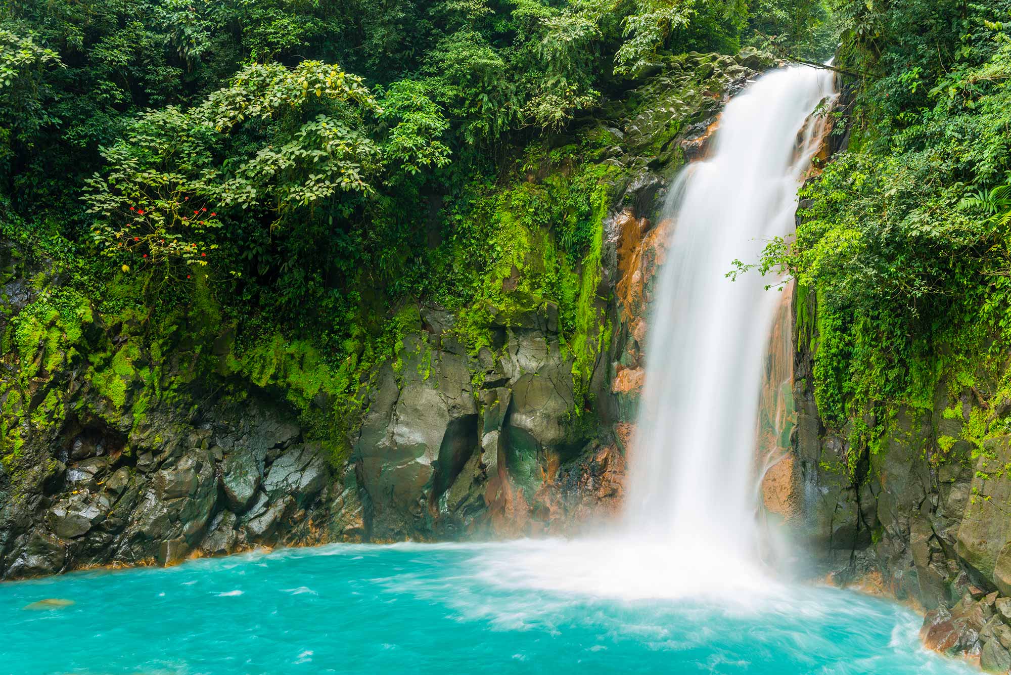 SeaCloud_Kreuzfahrten_Costa-Rica_Rio-Celeste_Wasserfall