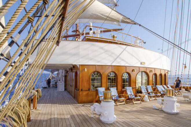 SeaCloud_Kreuzfahrten_SeaCloud2_Vordeck_Sonnenliegen