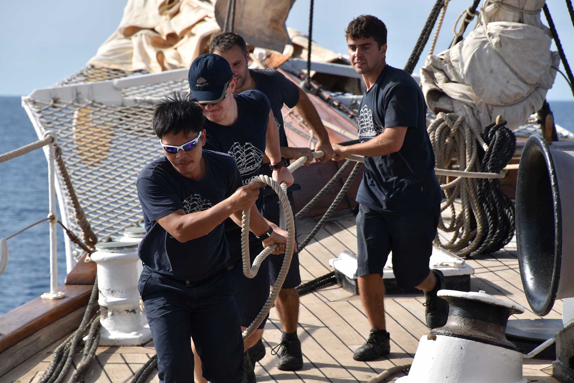 SeaCloud_Kreuzfahrten_SeaCloud_Vordeck_Segelsetzen