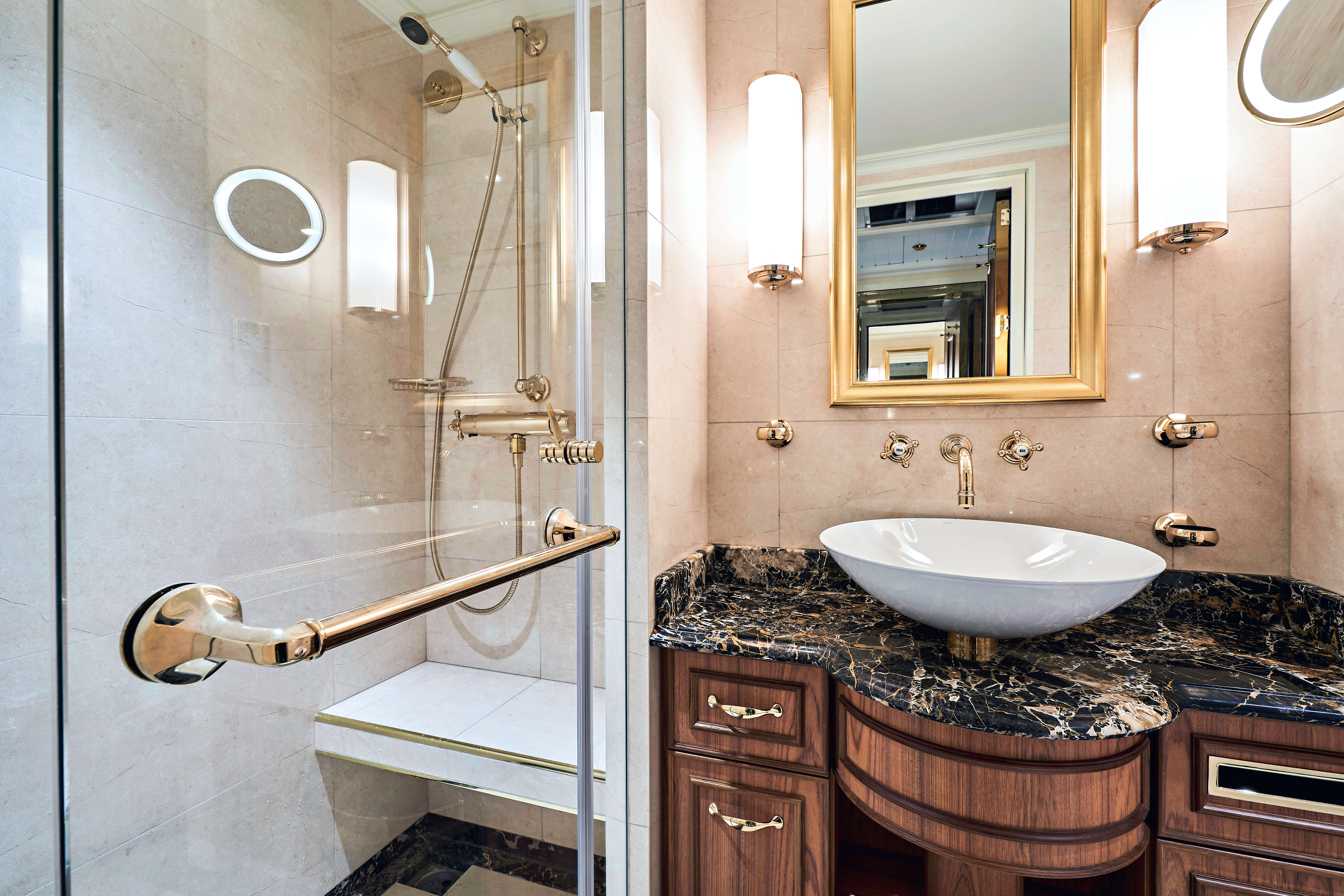 SeaCloudSpirit_DeLuxeOutsideCabin_No225_CatD_004-min